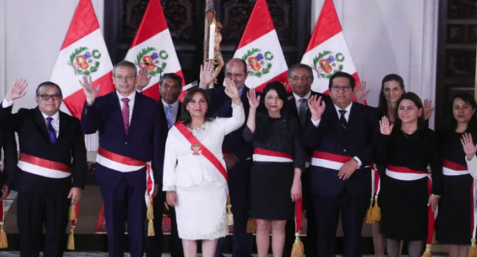 رئيسة بيرو الجديدة تعين حكومة بعد عزل الرئيس السابق