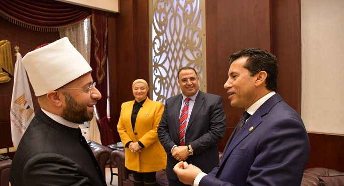 بالصور .. وزير الشباب والرياضة يشهد فعاليات المؤتمر السنوي لمنتدى الأدب والفكر “عظيمة يا مصر”