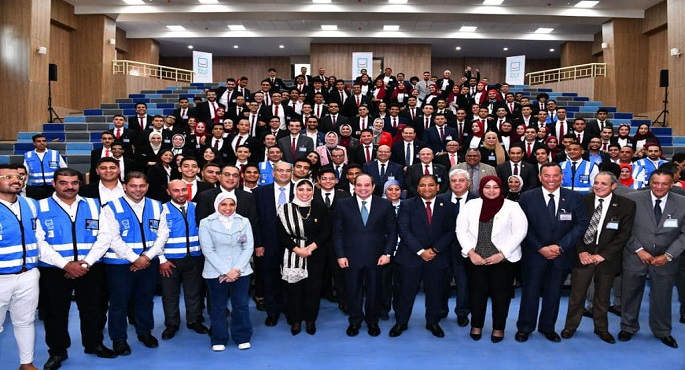 بالفيديو والصور.. الرئيس السيسي يتفقد جامعة المنصورة الجديدة