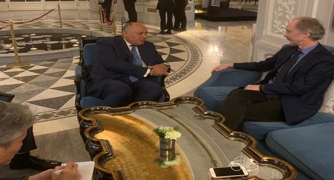 بالصور.. خلال لقائه مع المبعوث الأممي الخاص إلى سوريا.. شكري يؤكد ضرورة الحل السياسي للأزمة السورية