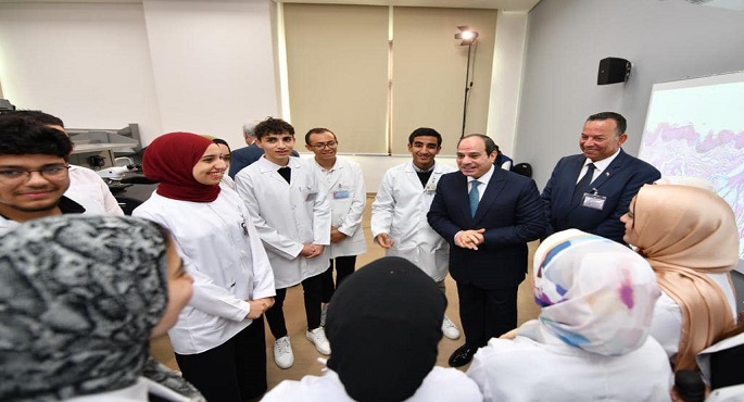 خلال حوار مع طلاب بجامعة المنصورة الجديدة.. الرئيس السيسي: برنامج “حياة كريمة” حلمنا كلنا مع بعض