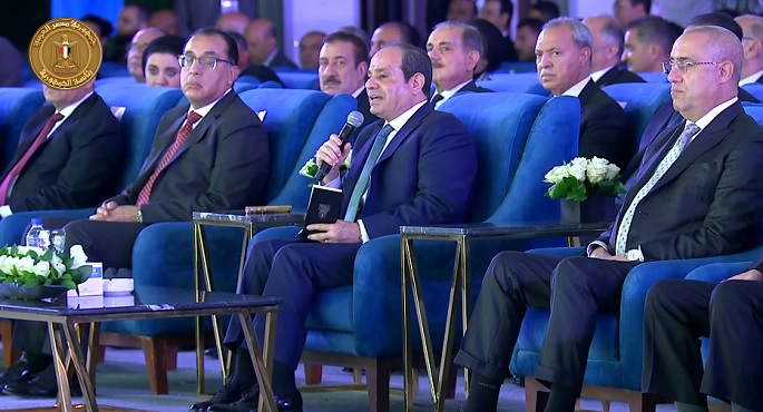 الرئيس السيسي يؤكد ضرورة دعم المزارعين وأصحاب رؤوس الماشية لزيادة انتاج الألبان