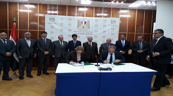 بالصور.. وزير الكهرباء يشهد توقيع عقد بين شركة سيمنس والشركة القابضة لكهرباء مصر