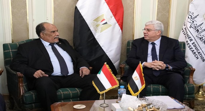 بالصور.. وزير التعليم العالي يلتقي نظيره السوداني لبحث سُبل التعاون المُشترك