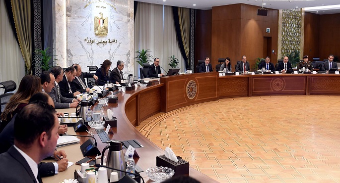 بالصور.. رئيس الوزراء يترأس الاجتماع الأول للجنة المعنية بالإعداد لمؤتمر ترويج الاستثمار