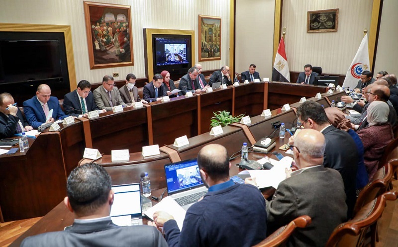 بالصور .. وزير الصحة يوجه بزيادة معدلات الأداء في المبادرات الرئاسية