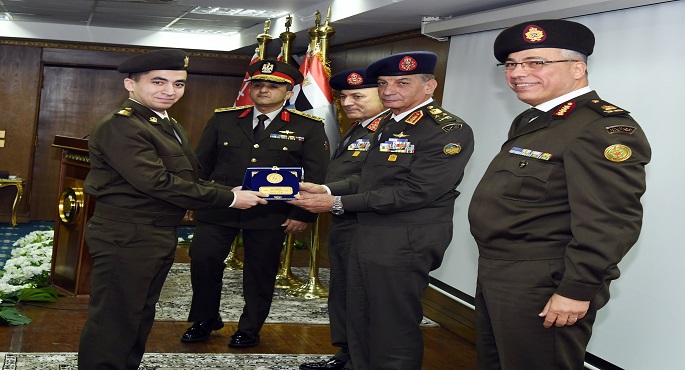 بالفيديو والصور .. القوات المسلحة تنظم احتفالية لتكريم الفريق البحثى الحاصل على ميدالية ذهبية بمسابقة عالمية في فرنسا