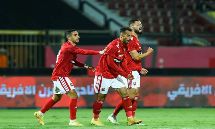 الأهلي يستعيد صدارة الدوري بفوزه على طلائع الجيش (2-1)