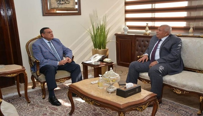 وزير التنمية المحلية يتابع مع محافظ الوادى الجديد الموقف التنفيذي لمشروعات ” حياة كريمة “