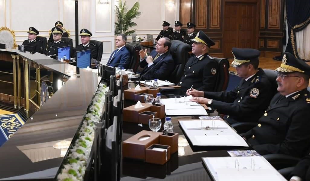 الرئيس السيسي يوصي طلبة وطالبات أكاديمية الشرطة الجدد بأن يكونوا قدوة لجميع أبناء مصر