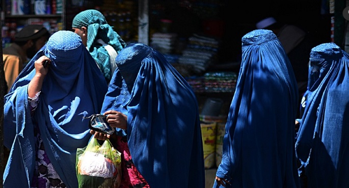 الجارديان : أفغانستان تحت حكم طالبان .. حرب على المرأة الأفغانية