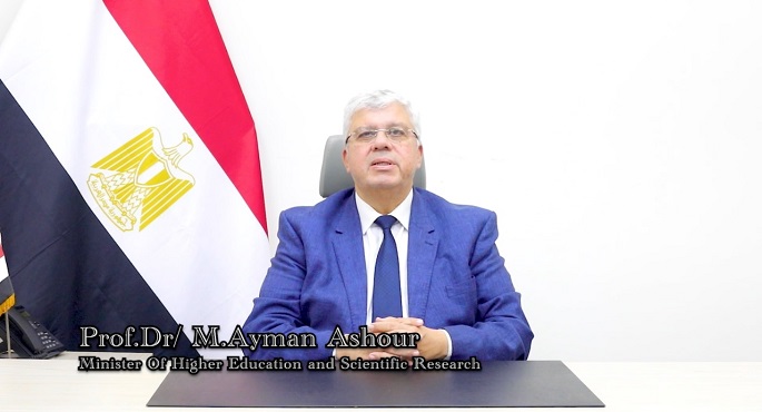 وزير التعليم العالي يستعرض تقريرًا حول اجتماع المجلس الأعلى لشئون خدمة المجتمع وتنمية البيئة