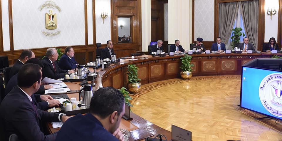 بالصور.. رئيس الوزراء يتابع آليات توفير الأعلاف اللازمة لقطاع صناعة الدواجن