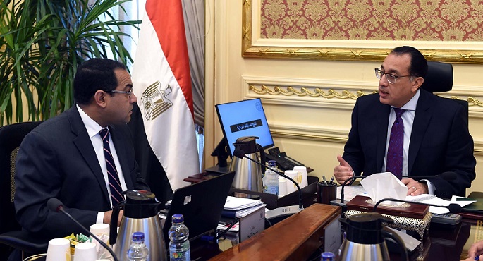 رئيس الوزراء يتابع مع رئيس الجهاز المركزي للتنظيم والإدارة سير المسابقات المركزية