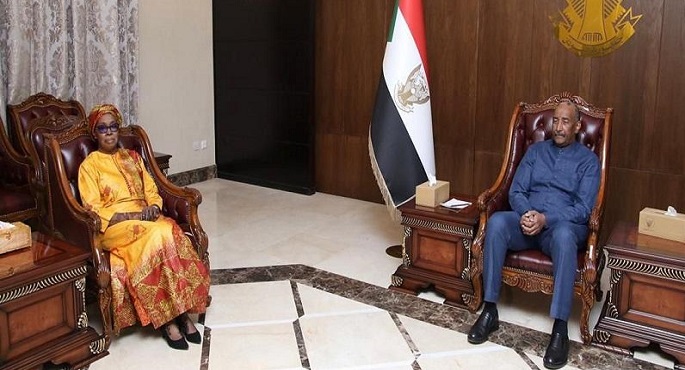 رئيس مجلس السيادة بالسودان يلتقي نائبة رئيس بعثة “يونيتامس”