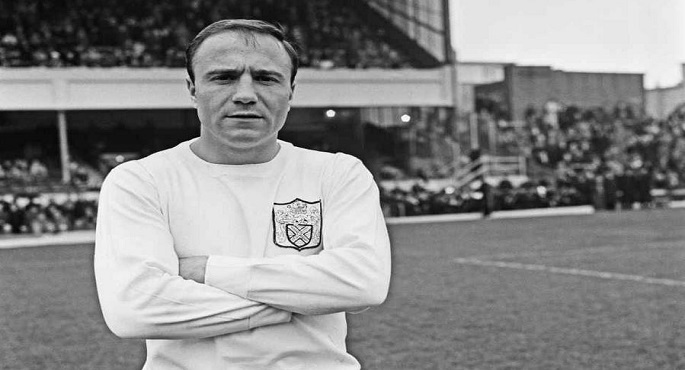وفاة لاعب كرة القدم الإنجليزي جورج كوهين بطل مونديال 1966