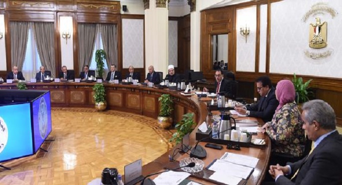 بالصور.. رئيس الوزراء يترأس اجتماع اللجنة الوزارية العليا للحج