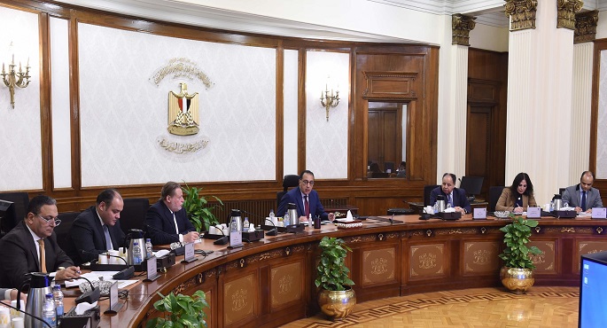 رئيس الوزراء يوجه بتكثيف العمل على تقليص زمن الإفراج لمختلف الشحنات الموجودة بالموانئ
