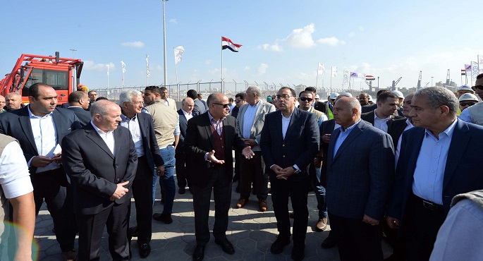 بالصور ..رئيس الوزراء يتفقد محطة “تحيا مصر” متعددة الأغراض بميناء الإسكندرية