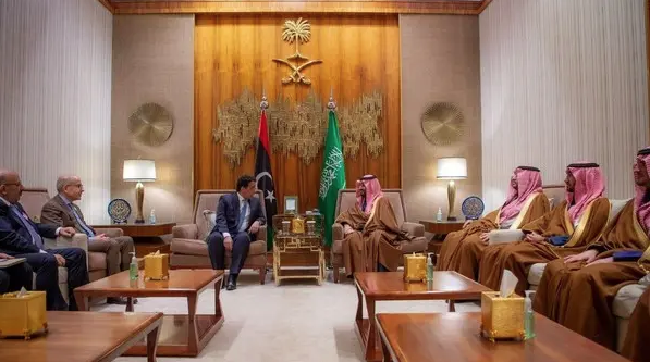 محمد بن سلمان يبحث مع رئيس المجلس الرئاسي الليبي مستجدات الأوضاع على الساحة الليبية