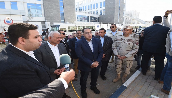 بالصور.. رئيس الوزراء يتفقد عدداً من المحال التجارية بمساكن مدينة ٢٤ أكتوبر المطورة بحي فيصل بالسويس