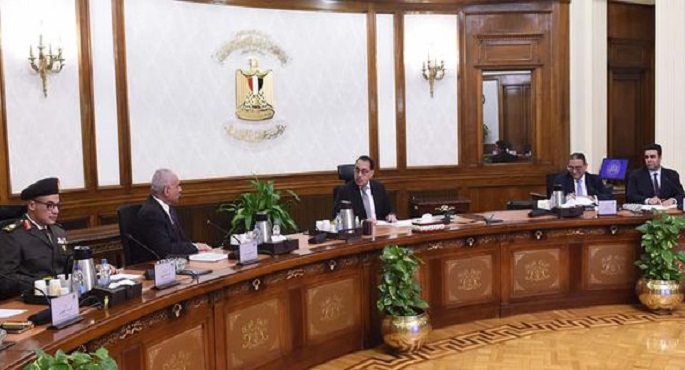بالصور.. رئيس الوزراء يعقد اجتماعا لمتابعة موقف المشروعات الجاري تنفيذها بمحافظة السويس