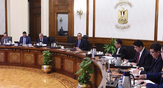 رئيس الوزراء: مهلة محددة لإعلان الأسعار على جميع السلع وإغلاق أي منفذ بيع مخالف ومصادرة السلع وبيعها لصالح المواطنين
