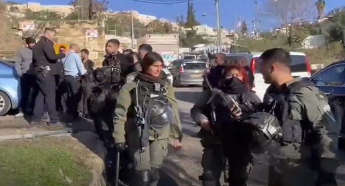 مستوطنون إسرائيليون يستولون على أرض “الحمرا” في بلدة سلوان