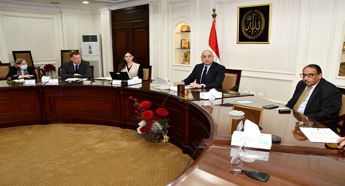 بالصور.. وزير الإسكان يلتقى بعثة البنك الدولى وبرنامج الأمم المتحدة للمستوطنات البشرية