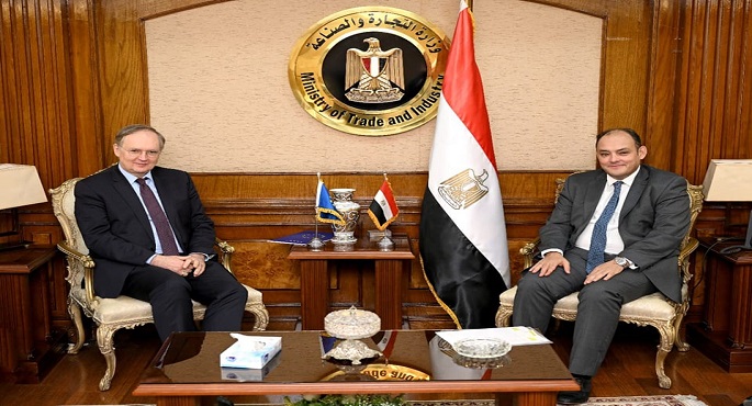 وزير التجارة يستعرض مع سفير الاتحاد الأوروبي بالقاهرة سبل تعزيز التعاون الاقتصادى المشترك خلال المرحلة المقبلة