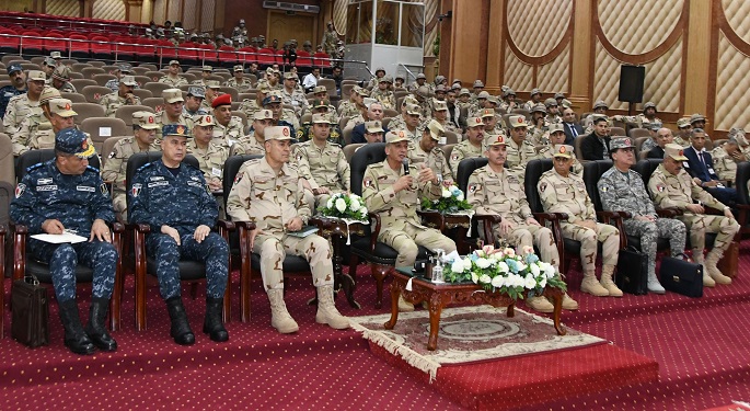 بالصور.. وزير الدفاع يشهد المرحلة الرئيسية لمشروع مراكز القيادة التعبوي “فتح – 5”