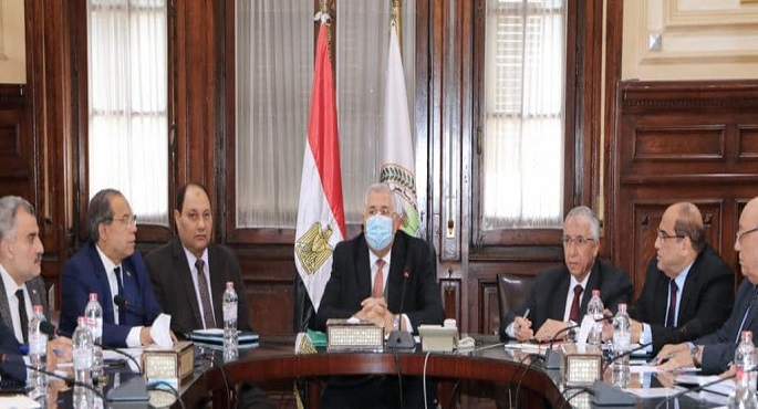 بالصور.. وزير الزراعة يبحث مع قيادات الوزارة آلية التعامل في تنفيذ مخرجات المؤتمر الاقتصادي وقمة المناخ