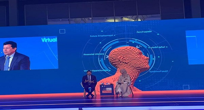 بالصور.. وزير الشباب والرياضة يلقى كلمة فى جلسة “تمكين الشباب والفرص المستقبلية” بالإمارات