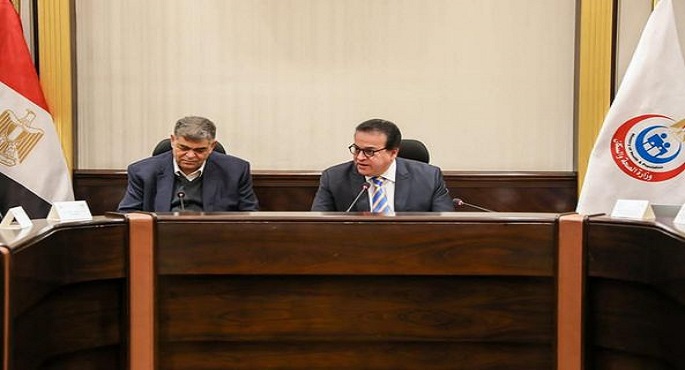 بالصور.. وزير الصحة يصدر قراراً لحل أزمة السماح للصيدلي المؤهل بحقن المريض