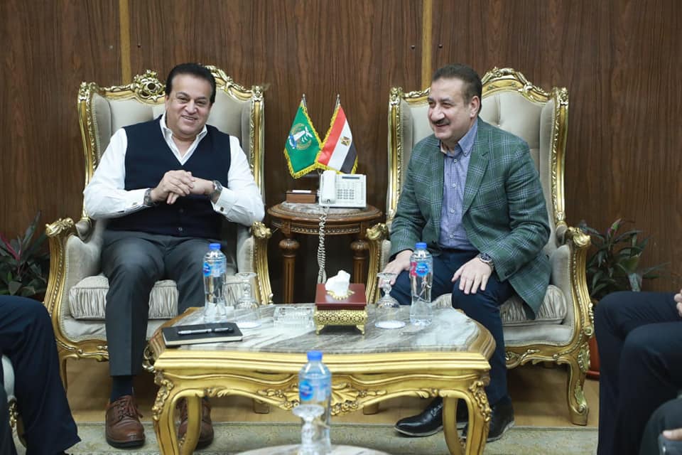 بالصور .. وزير الصحة يبحث مع محافظ المنوفية الوضع الصحي بالمحافظة وخطة تطوير القطاع الطبي