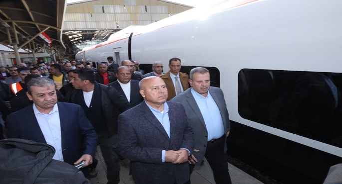 بالصور ..وزير النقل  يشهد انطلاق أولى رحلات قطارات تالجو الفاخرة بالركاب من محطة مصر برمسيس إلى محطتي سيدي جابر ومصر بالإسكندرية