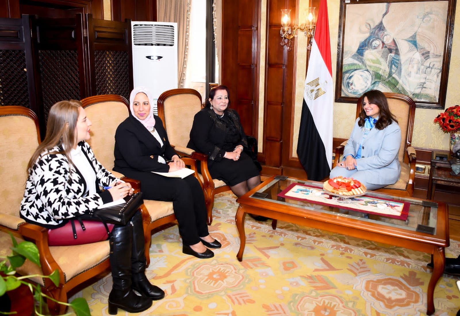 بالصور.. وزيرة الهجرة: حريصون على تضافر الجهود مع البرلمان لخدمة المصريين بالخارج