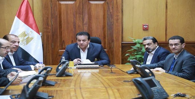 بالصور .. وزير الصحة يرأس غرفة الأزمات والطوارىء لمتابعة التأمين الطبي لاحتفالات أعياد الميلاد المجيدة