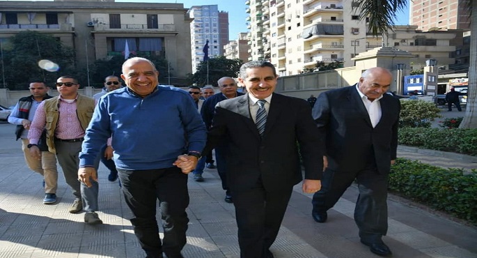 وزير قطاع الأعمال العام يتفقد شركة مصر للغزل والنسيج بالمحلة الكبرى