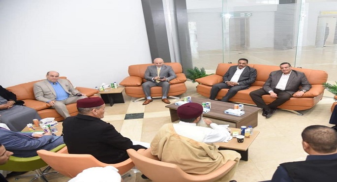 بالصور .. وزير التنمية المحلية ومحافظ مطروح يبحثان مع عدد من عمد ومشايخ وأهالي مطروح جهود التنمية