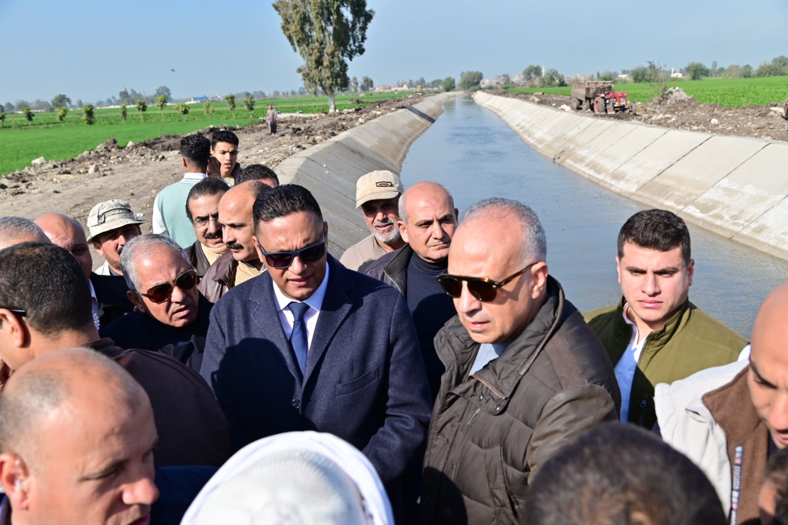 بالصور.. وزير الري يتفقد مشروعات الرى بمحافظتى الدقهلية والشرقية