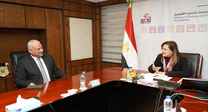 بالصور.. وزيرة التخطيط ومحافظ السويس يناقشان مستجدات الخطة الاستثمارية للمحافظة