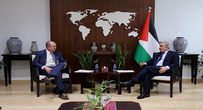 رئيس الوزراء الفلسطيني يدعو إلى ضغط أمريكي لوقف “الانتهاكات والإجراءات الأحادية التي تمارسها إسرائيل”