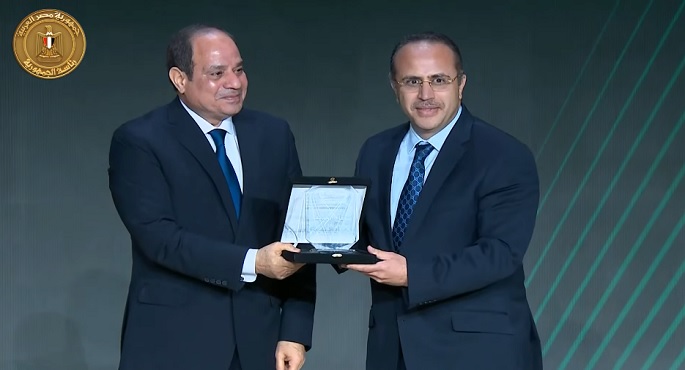 بالفيديو.. الرئيس السيسي يكرم رموزا من الصعيد وعلى رأسهم اسم الراحل محمد سيد طنطاوي