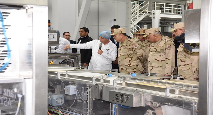 بالصور.. رئيس الأركان يتفقد المدينة الصناعية الغذائية “سايلو فودز”