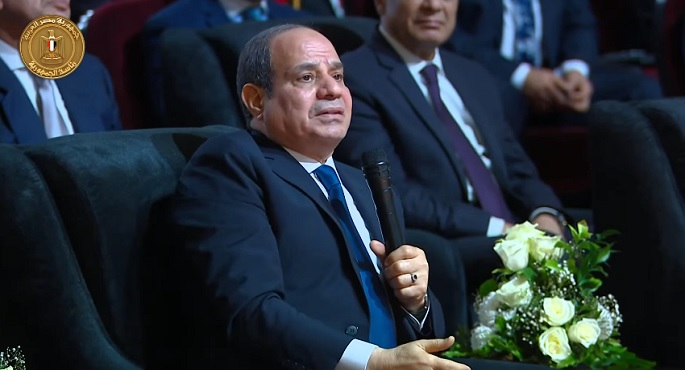 الرئيس السيسي يؤكد ضرورة إنشاء مجمعات صناعية وسكنية بالمناطق غير الزراعية لتلبية احتياجات المواطنين