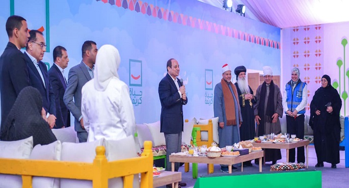 بالفيديو والصور.. الرئيس السيسي يتفقد قرية “أم دومة” بسوهاج.. ويؤكد أن العمل التطوعي ركيزة أساسية للارتقاء بالمجتمع وتحقيق خطط التنمية