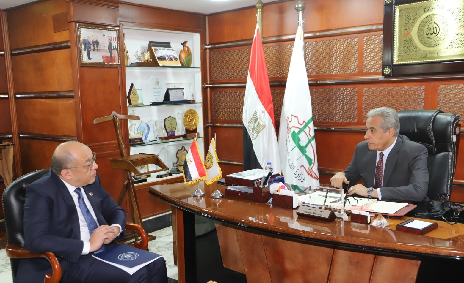 بالصور.. وزير القوى العاملة يبحث مع سفير الفلبين بالقاهرة سبل تعزيز تعاون وتبادل خبرات
