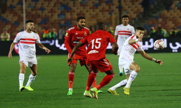 الأهلي يتربع على صدارة الدوري المصري بفوز عريض على الزمالك بثلاثية نظيفة