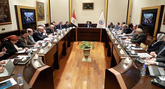 بالصور.. وزير الصحة يوجه قيادات الوزارة بتعزيز أواصر التعاون مع أعضاء مجلسي النواب والشيوخ